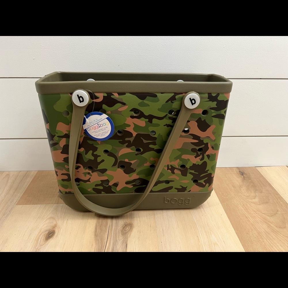 Bogg Bag NWT SIZE BABY BOGG…color is camo with coral